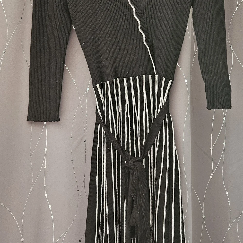 Danny & Nicole Black and White Long‎ Sleeve Dress